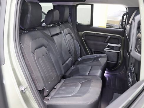 Used 2020 Land Rover Defender 110 SE image 33