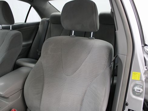 Used 2011 Toyota Camry LE image 16