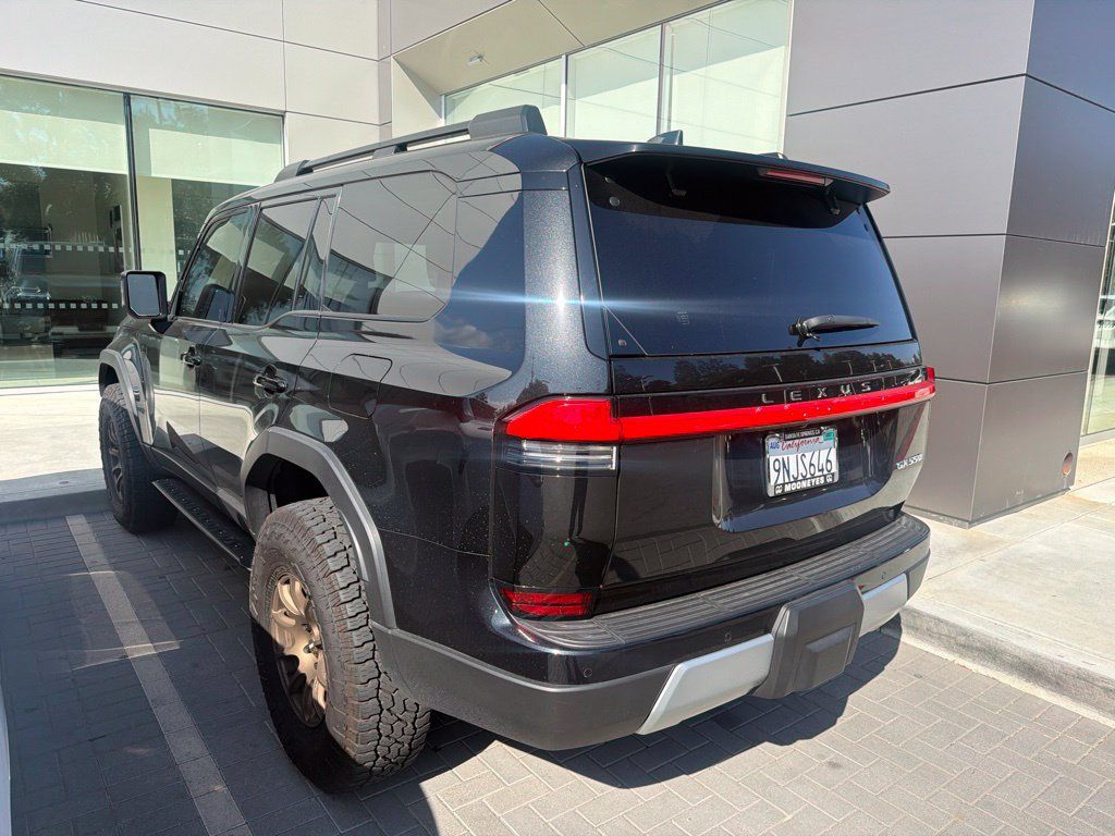 Used 2024 Lexus GX 550 AWD/4WD image 3