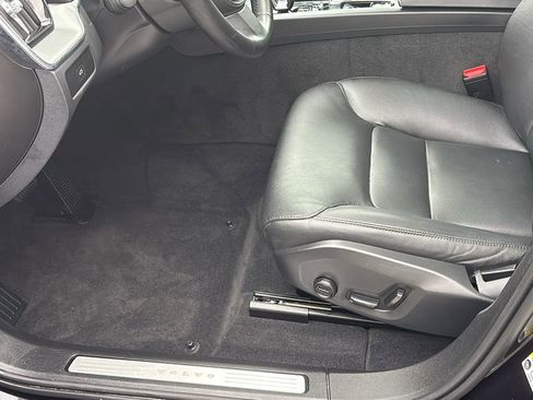 Certified 2025 Volvo XC60 B5 Core AWD/4WD image 25