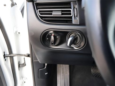 Certified 2024 Porsche Macan GTS image 34