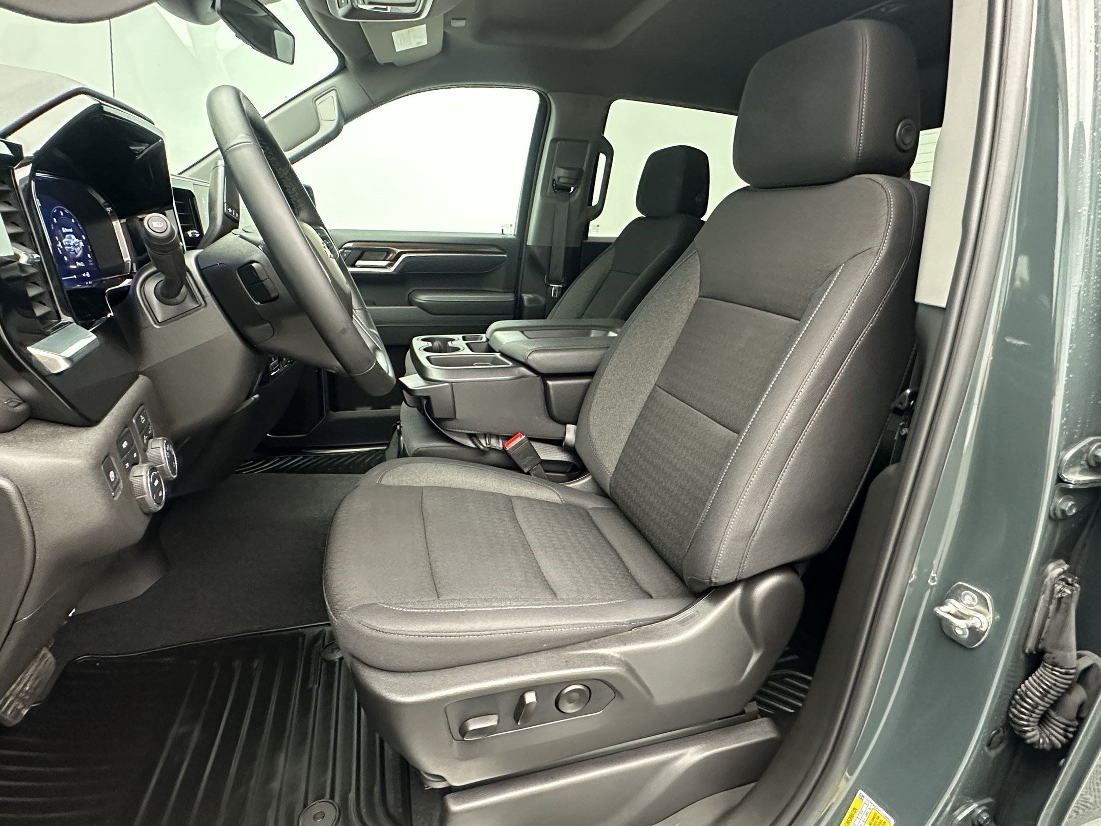 Certified 2026 Chevrolet Silverado 1500 LT AWD/4WD image 5