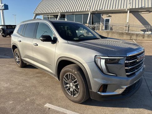 Used 2025 GMC Acadia Elevation image 2