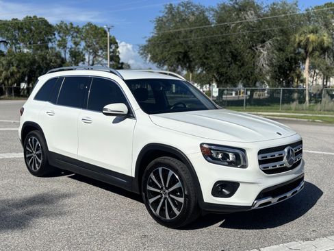 Used 2023 Mercedes-Benz GLB 250 4MATIC image 9