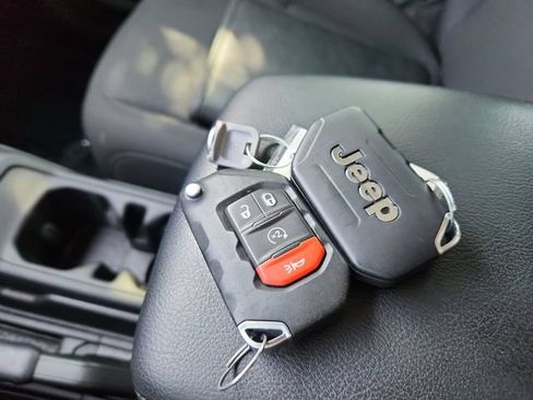 Used 2023 Jeep Wrangler Sport AWD/4WD image 44