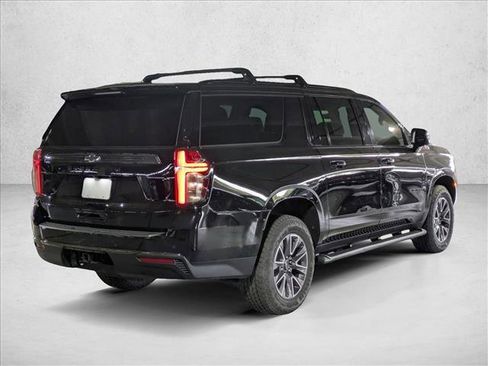 Used 2022 Chevrolet Suburban Z71 w/ Luxury Package AWD/4WD image 5
