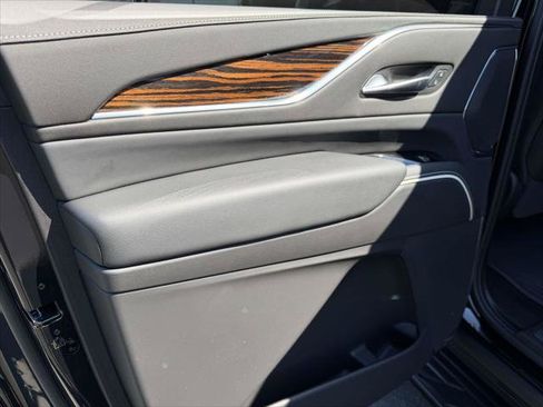 Used 2024 Cadillac Escalade ESV Premium Luxury AWD/4WD image 14