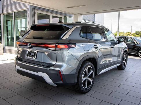 New 2026 Volkswagen Tiguan SE FWD image 2
