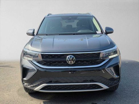 Used 2024 Volkswagen Taos SE AWD/4WD image 8