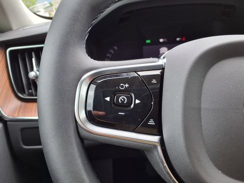 Certified 2023 Volvo XC60 B5 Ultimate w/ Protection Package Premier FWD image 23