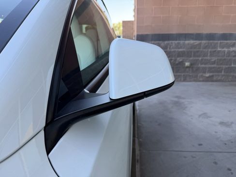 Used 2024 Tesla Model Y 2WD image 12