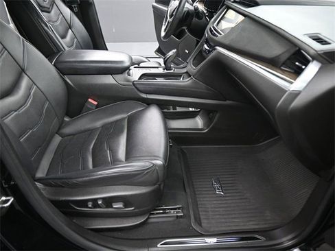 Used 2017 Cadillac XT5 Platinum image 35