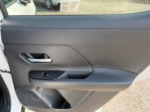 Used 2025 Nissan Kicks SV FWD image 18