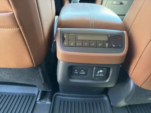Used 2022 Nissan Pathfinder Platinum w/ Lighting Package (N92) FWD image 13
