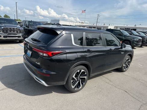 Used 2025 Mitsubishi Outlander SE AWD/4WD image 24