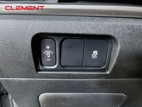Used 2024 Kia Sorento LX FWD image 12