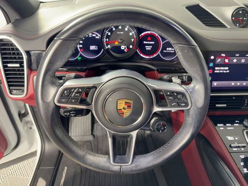 Certified 2022 Porsche Cayenne Platinum Edition image 18