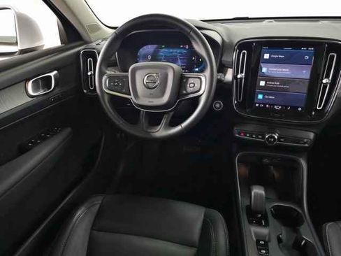 Certified 2025 Volvo XC40 B5 Core image 19