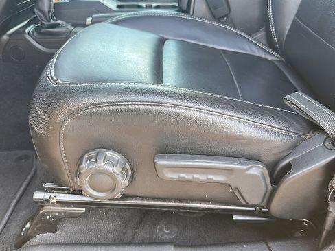 Used 2019 Jeep Wrangler Unlimited Sahara w/ Uconnect 4C Nav & Sound Group image 15