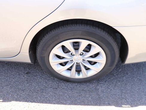 Certified 2016 Toyota Camry LE FWD image 9
