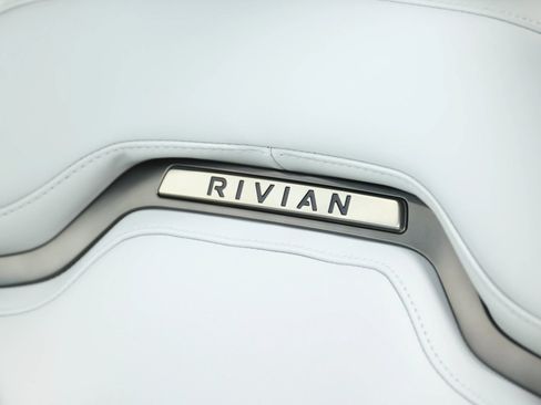 Used 2024 Rivian R1S Adventure AWD/4WD image 19