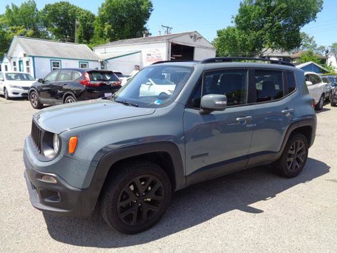 Used 2017 Jeep Renegade Altitude AWD/4WD image 5
