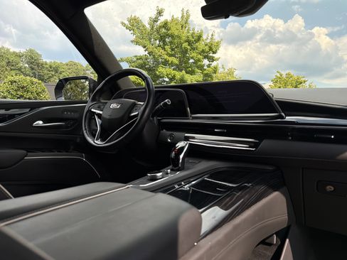 Used 2023 Cadillac Escalade Sport AWD/4WD image 18