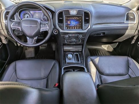 Used 2016 Chrysler 300 Limited image 25