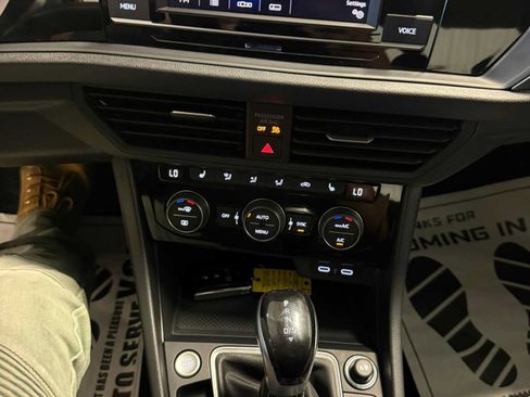 Certified 2024 Volkswagen Jetta SE w/ Panoramic Sunroof Package FWD image 36