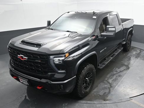 Used 2024 Chevrolet Silverado 2500 ZR2 w/ Technology Package AWD/4WD image 42