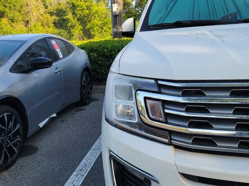 Used 2020 Ford Expedition Limited w/ Equipment Group 301A image 6