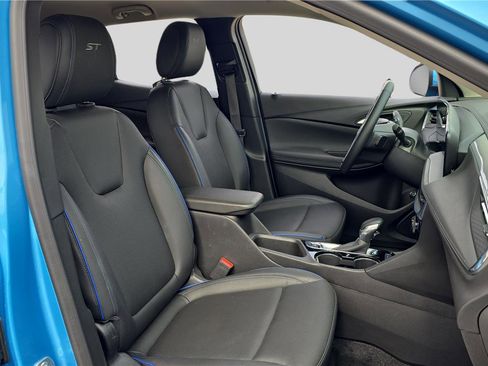 Used 2025 Buick Encore GX Sport Touring w/ Advanced Technology Package AWD/4WD image 14