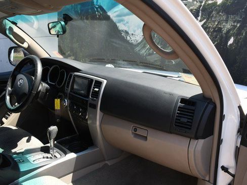 Used 2007 Toyota 4Runner SR5 AWD/4WD image 24