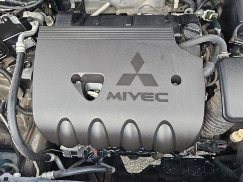 Used 2018 Mitsubishi Outlander SEL image 22