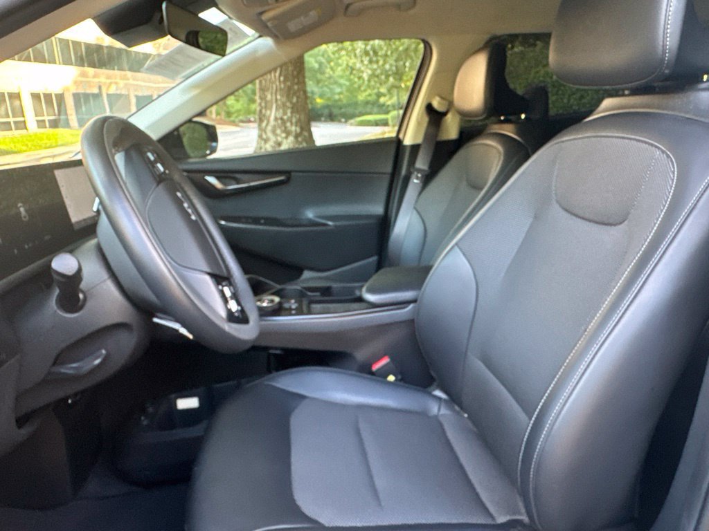 Used 2025 Kia EV6 Light w/ Light LR Technology Package RWD image 9