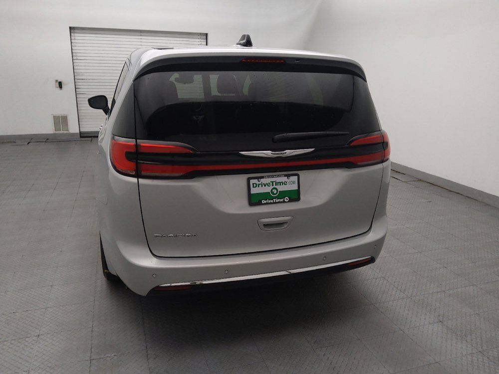 Used 2024 Chrysler Pacifica Touring-L FWD image 6