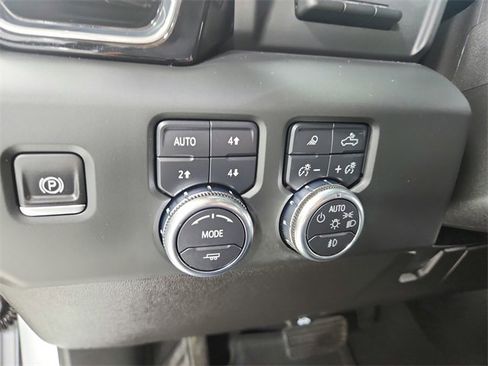 Used 2025 GMC Sierra 3500 Denali w/ Technology Package image 27