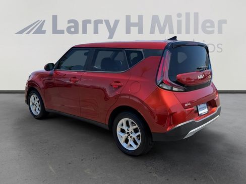 Used 2023 Kia Soul LX w/ LX Technology Package FWD image 3