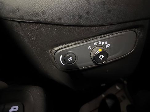 Used 2020 Chevrolet Equinox LS image 21