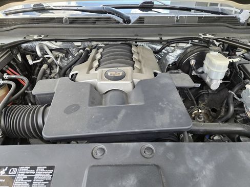 Used 2017 Cadillac Escalade Luxury RWD image 28