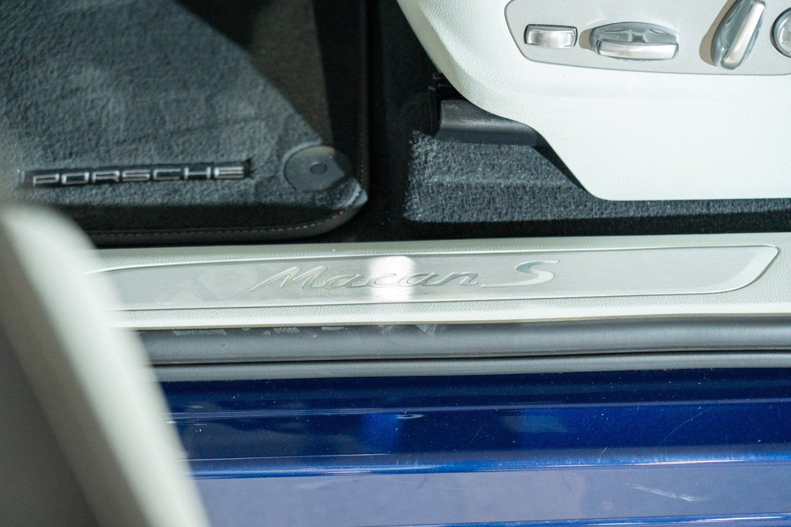Certified 2023 Porsche Macan S AWD/4WD image 11
