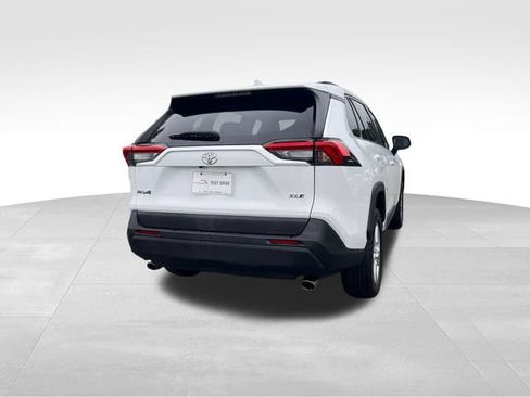 Used 2020 Toyota RAV4 XLE FWD image 5