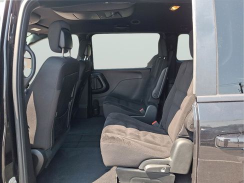 Used 2018 Dodge Grand Caravan SE FWD image 8