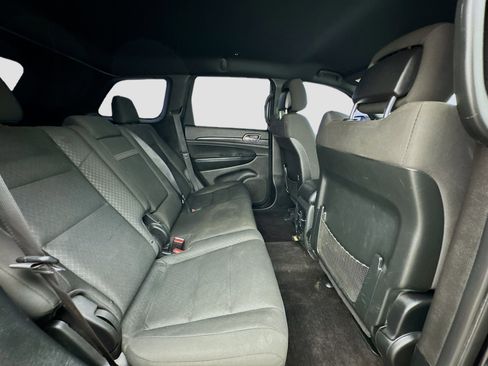 Used 2019 Jeep Grand Cherokee Laredo image 18