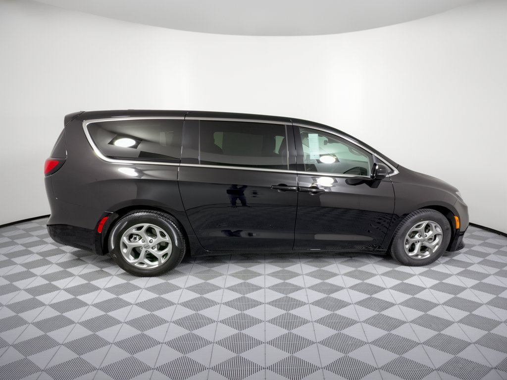 Used 2024 Chrysler Pacifica Limited FWD image 8