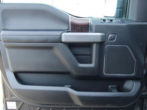 Used 2015 Ford F150 Platinum w/ Equipment Group 701A Luxury image 39