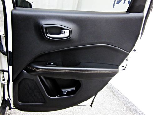 Used 2018 Jeep Compass Limited w/ Navigation Group AWD/4WD image 12