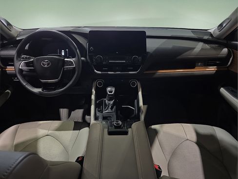 Certified 2025 Toyota Grand Highlander AWD image 17
