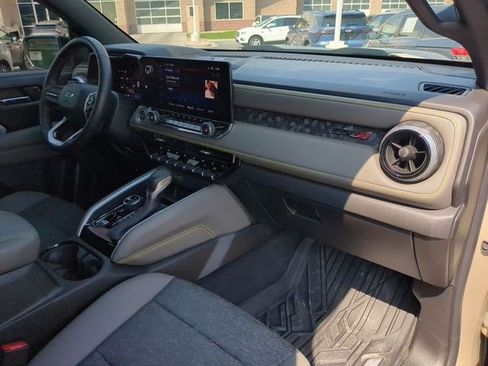 Used 2024 Chevrolet Colorado ZR2 w/ Technology Package AWD/4WD image 30