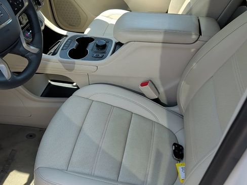 Used 2023 GMC Acadia Denali AWD/4WD image 7